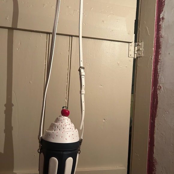 Sundae Kate Spade Bag retails 520CAD - Picture 6 of 6